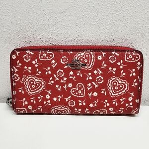 Coach Accordion Zip Wallet With Lace Heart Print F67515